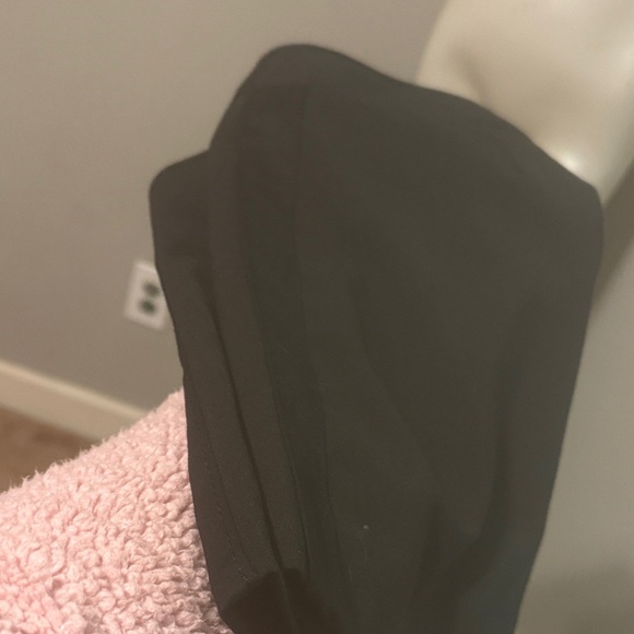 Express vintage Black Mini Skirt. Perfect for casual and dress up! Staple piece - Picture 8 of 8